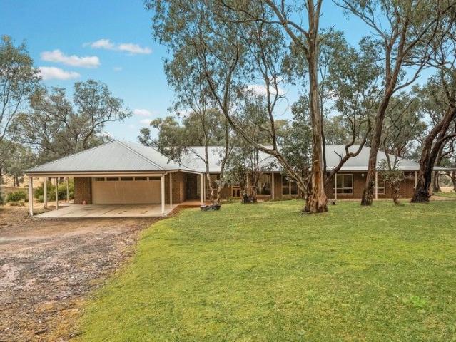 Cottage for sale in Heathcote, Victoria
