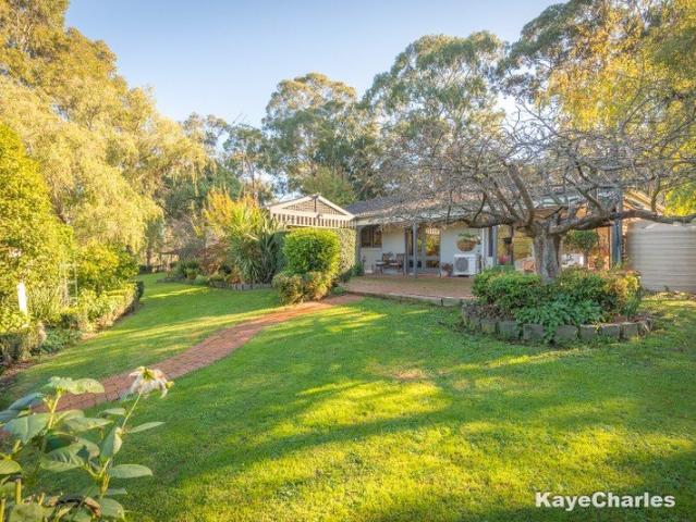 Cottage for sale in Camerons Creek, Victoria