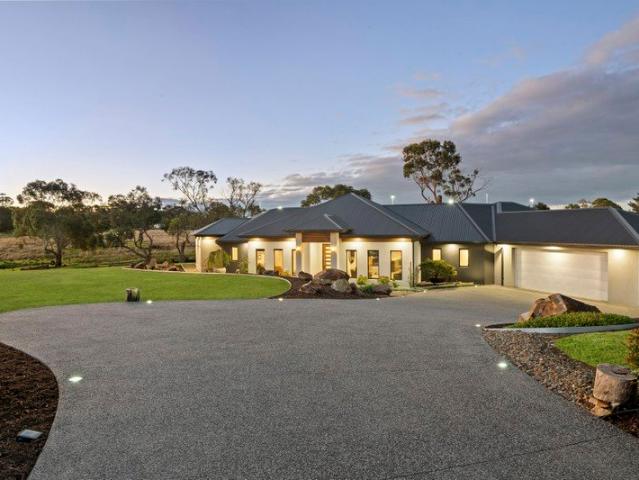 Cottage for sale in Camerons Creek, Victoria