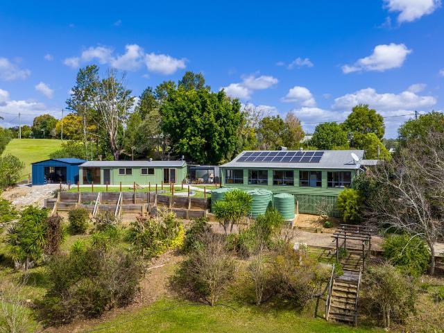 Cottage for sale in East Deep Creek, Queensland