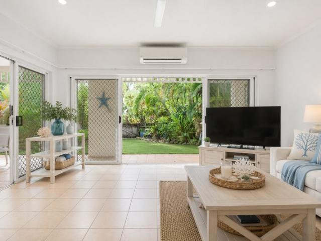 Villa for sale in Palm Cove, Queensland