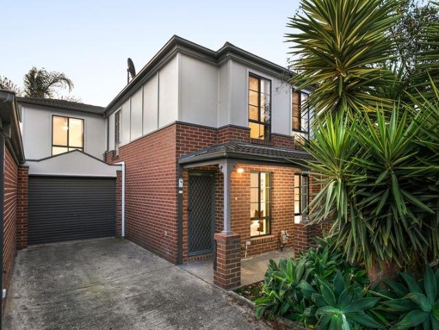Townhouse for sale in Camerons Creek, Victoria