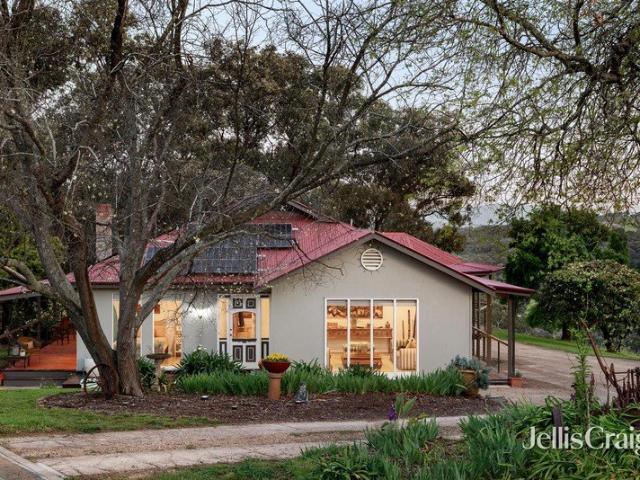 House for sale in Watsons Creek, Melbourne