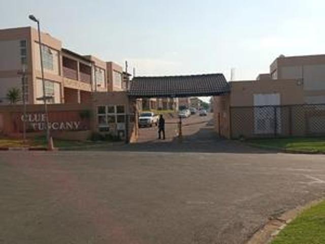 Townhouse for sale in Johannesburg, Mondeor