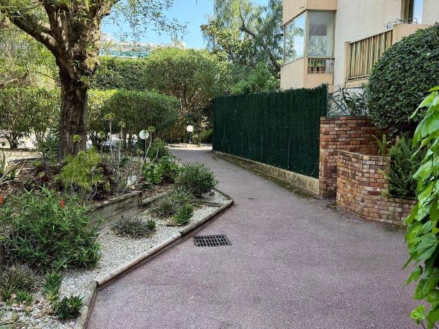 Studio location à Saint-Laurent-du-Var, Alpes-Maritimes
