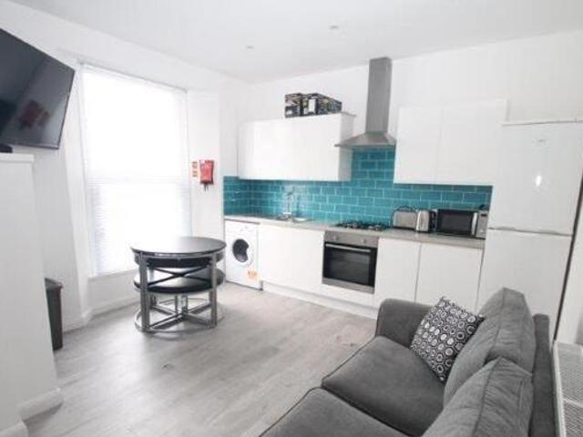 House for rent in Follaton, Strode