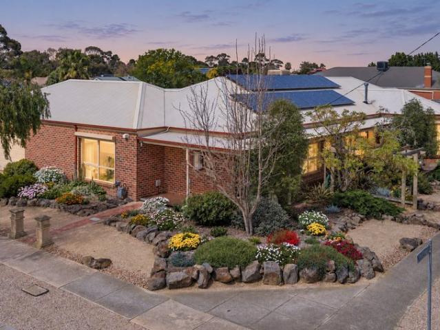 House for sale in Westleigh Gardens, Melbourne