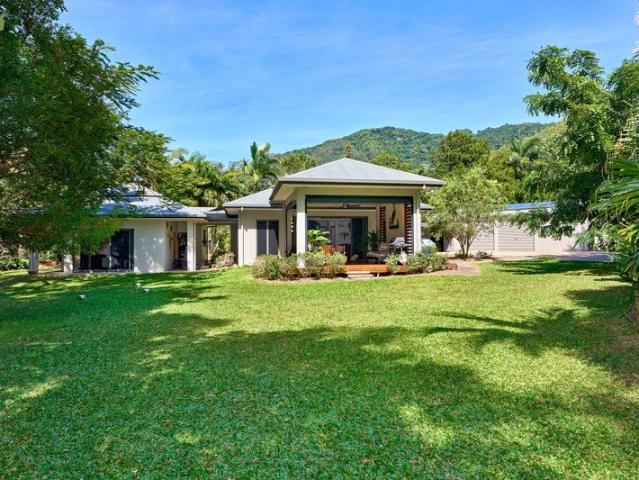Cottage for sale in Palm Cove, Queensland