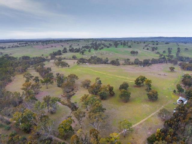 Cottage for sale in Elphinstone, Victoria