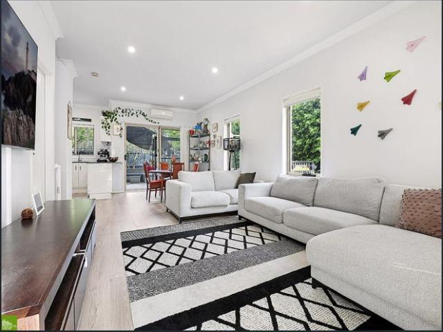 Townhouse for rent in Fairy Meadow, Wollongong City Council
