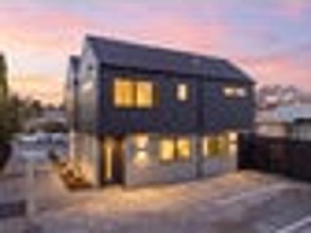 Townhouse for sale in Chaslands, Canterbury