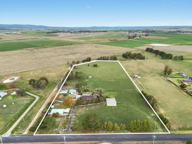 Cottage for sale in Bathurst, New South Wales