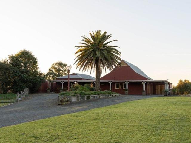 Cottage for sale in Longford, Victoria