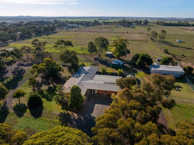 Cottage for sale in Camerons Creek, Victoria