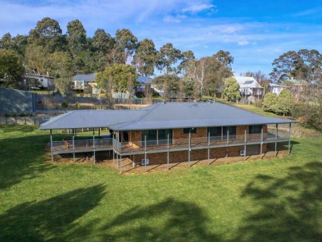 Cottage for sale in Neerim South, Victoria