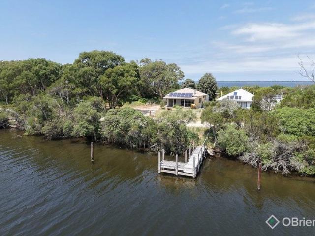 House for sale in Victoria