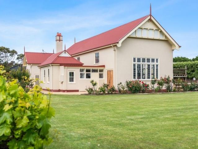 House for sale in Woodford, Victoria