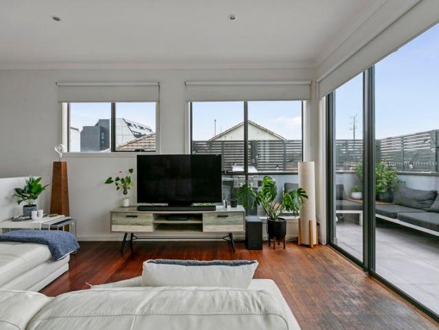 Townhouse for sale in Preston, Melbourne