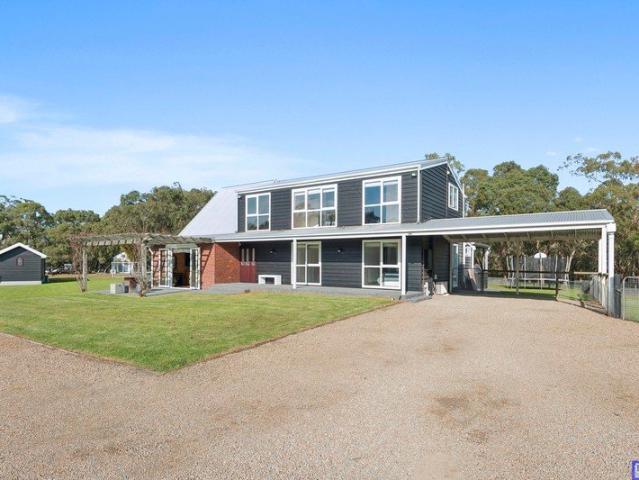 Cottage for sale in Camerons Creek, Victoria