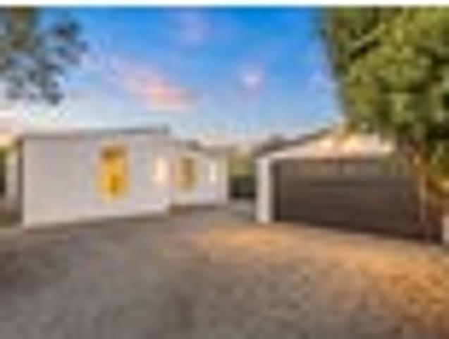 House for sale in Chaslands, Canterbury