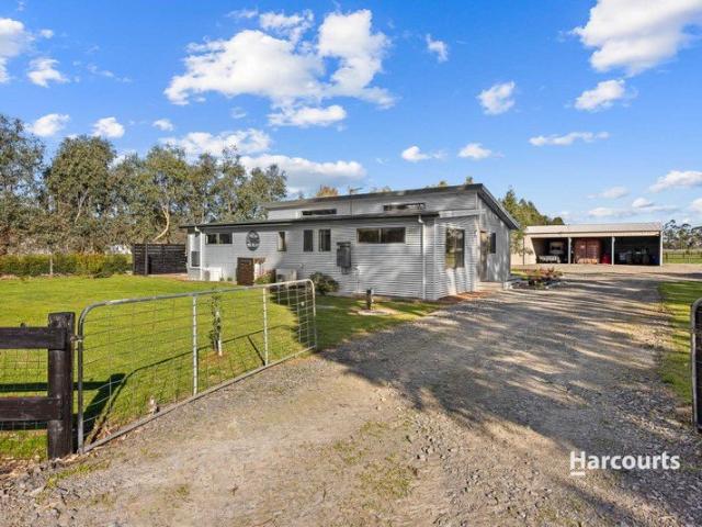 Cottage for sale in Longwarry North, Victoria
