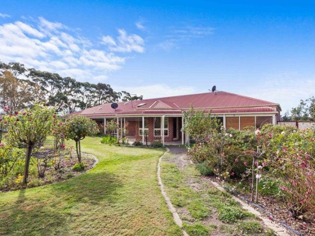 House for sale in Haddon, Victoria