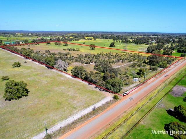 Cottage for sale in Lower Chittering, Western Australia