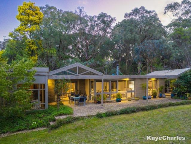 Cottage for sale in Camerons Creek, Victoria