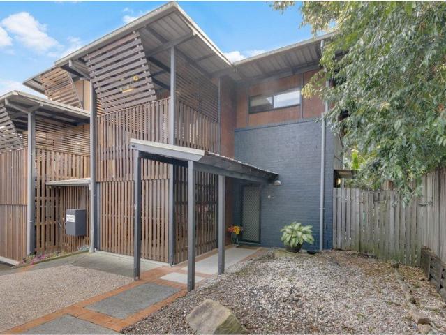 Townhouse for sale in Toombul, Queensland