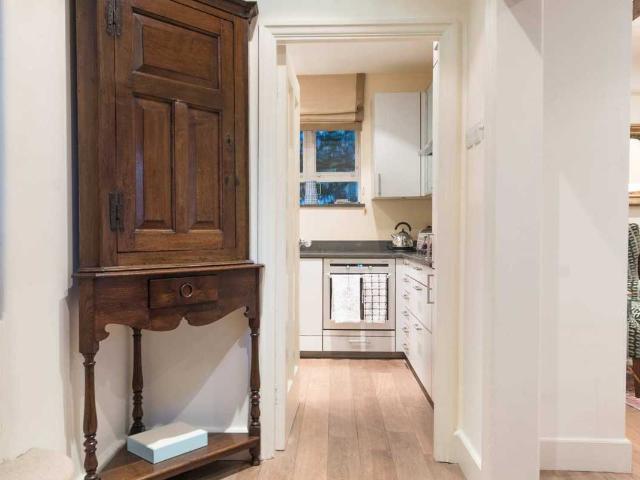 Apartment for rent in Brompton, Greater London