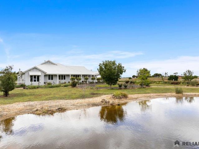 Cottage for sale in Camerons Creek, Victoria