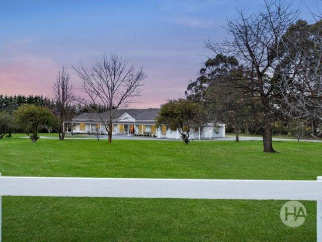 Cottage for sale in Camerons Creek, Victoria