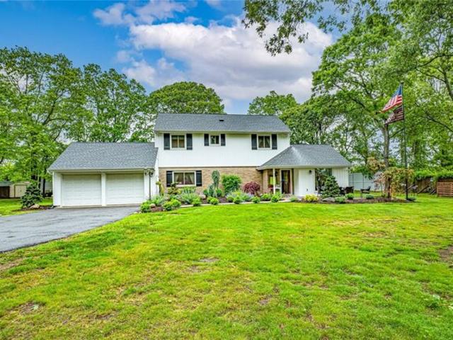 House for sale in Holtsville House for sale in Holtsville