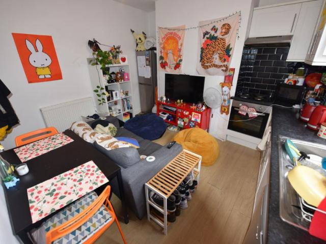 Apartment for rent in Hyde Park, West Yorkshire