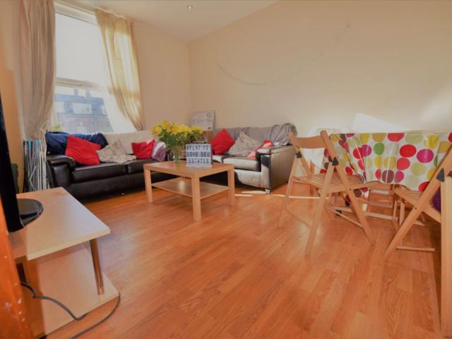Apartment for rent in Hyde Park, West Yorkshire