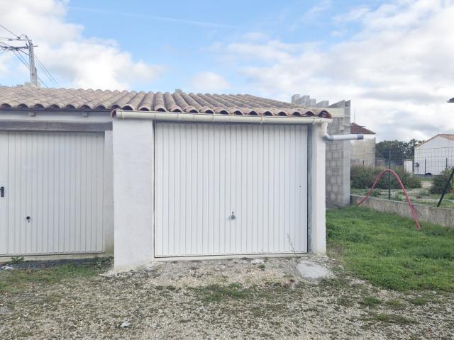 Garage vente à Saintes, Meursac