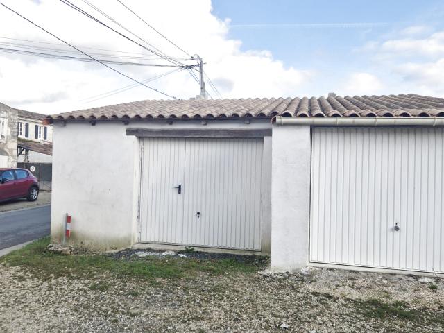 Garage vente à Saintes, Meursac