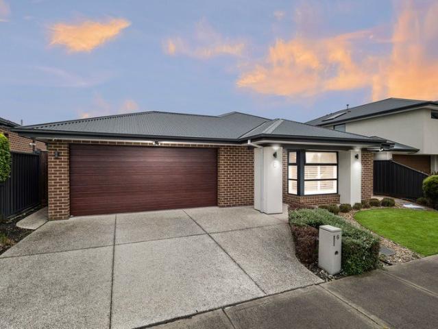House for sale in St Claire Estate, Melbourne