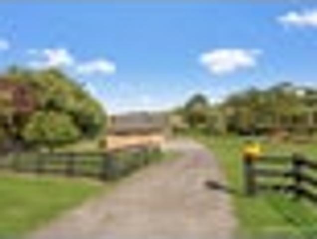 House for sale in Awhitu
