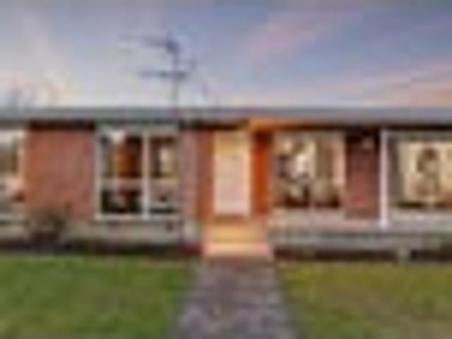 House for sale in Chaslands, Canterbury