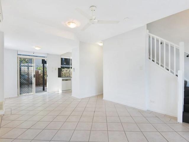 Townhouse for rent in Bulimba, Greater Brisbane