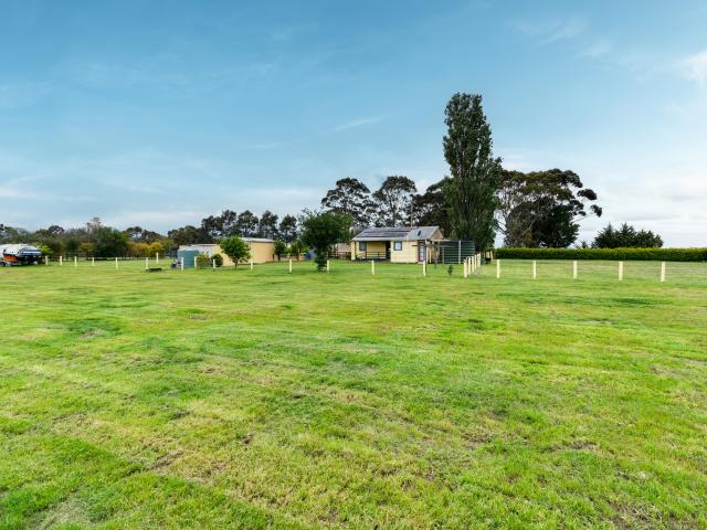 Cottage for sale in Camerons Creek, Victoria