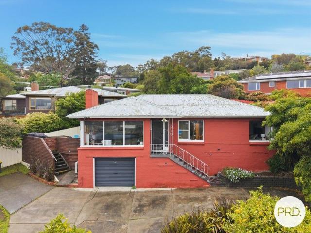 House for sale in Lindisfarne, Tasmania
