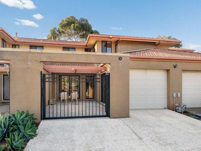Townhouse for sale in Sydenham, Melbourne