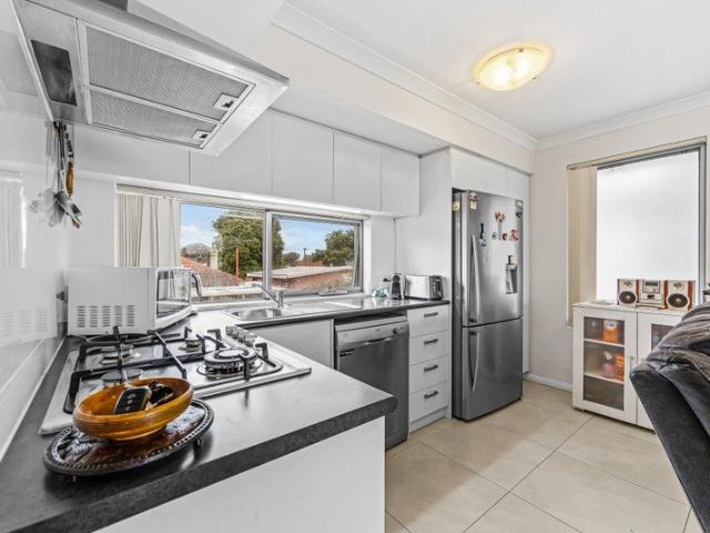Apartment for sale in Cloverdale, City of Belmont
