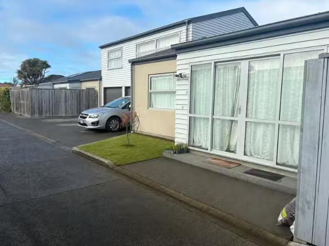 House for rent in Edgeware, Canterbury