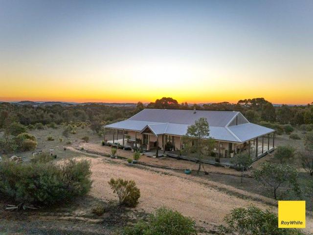 Cottage for sale in Maldon, Victoria