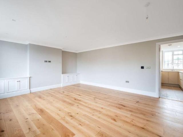Apartment for rent in Lower Green Esher, Blackhills