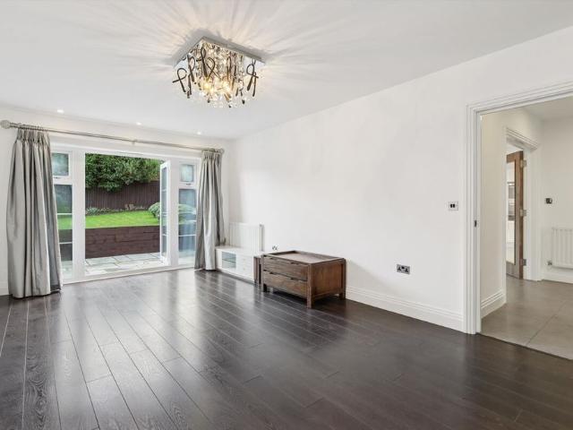 House for rent in Pachesham Park, Surrey