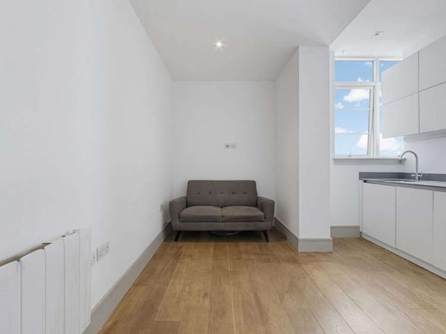 Studio for rent in London Borough of Tower Hamlets, Greater London